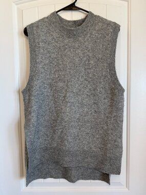 H&M Grey heathered knit sweater vest. Size XS